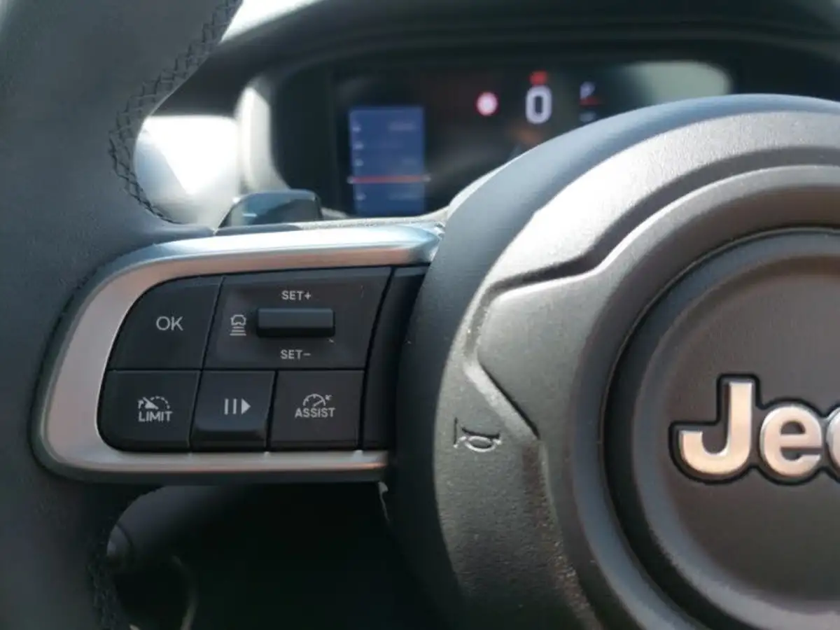 2025-jeep-avenger-12-gse-summit-e-hybrid-48v-auto-big-13