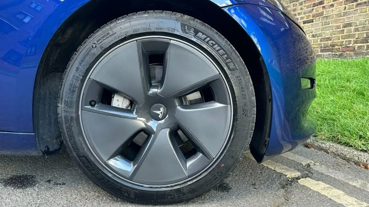 2020-tesla-model-3-e-long-range-big-32