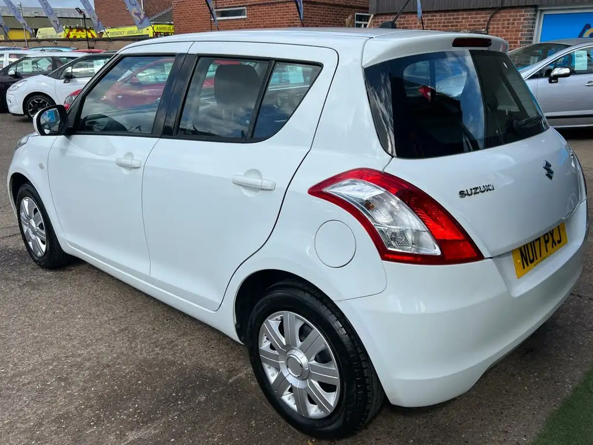 2017-suzuki-swift-12-sz2-5d-big-15
