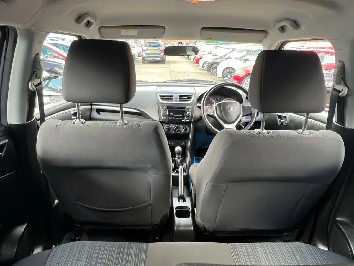 2017-suzuki-swift-12-sz2-5d-big-39