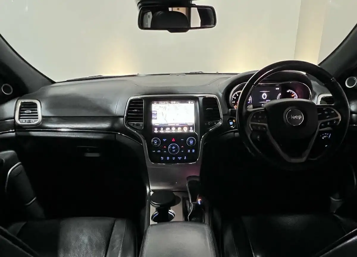 2017-jeep-grand-cherokee-30crd-summit-big-6