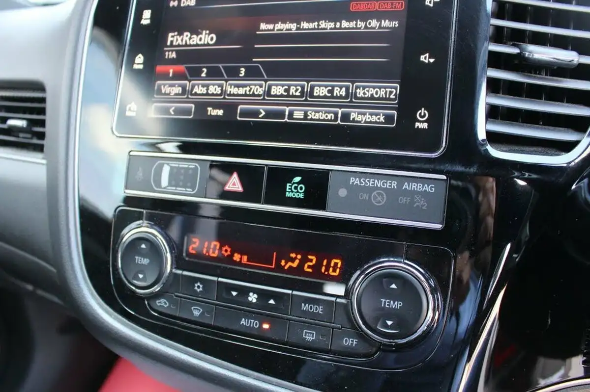 2019-mitsubishi-outlander-24-4h-phev-big-15