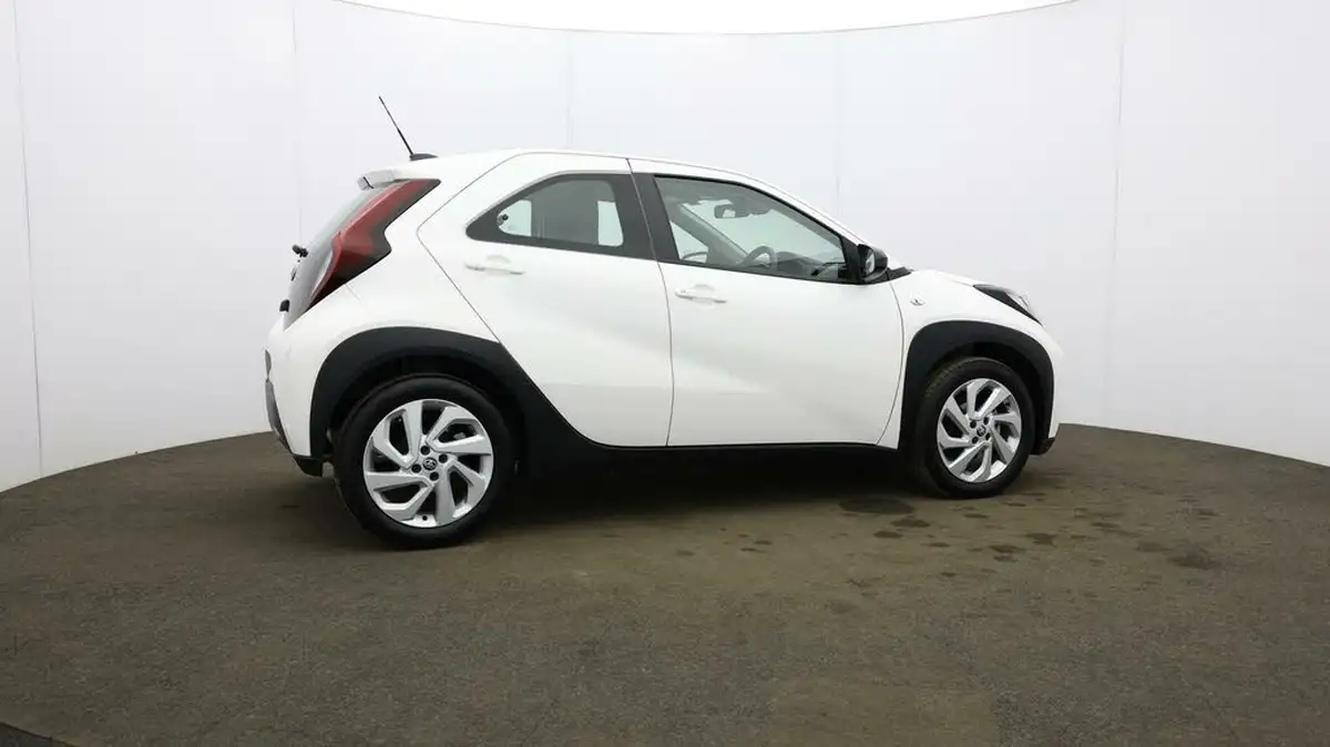 2023-toyota-aygo-x-10-vvt-i-pure-cvt-big-55