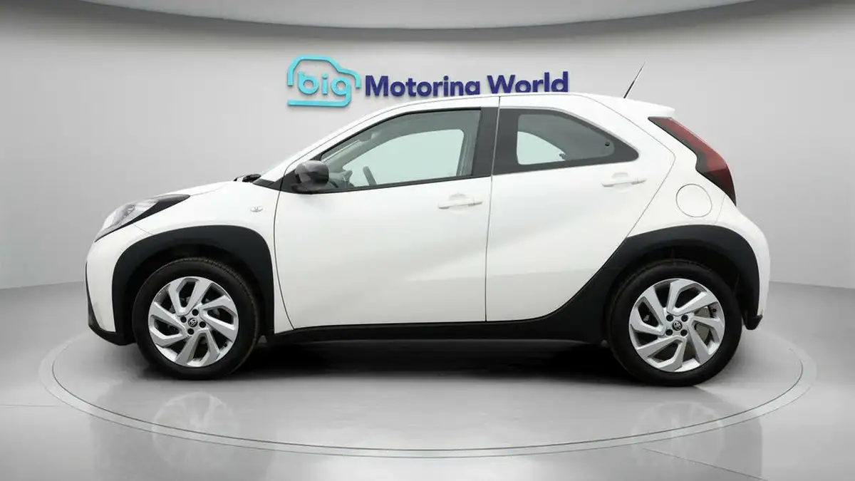2023-toyota-aygo-x-10-vvt-i-pure-cvt-big-3