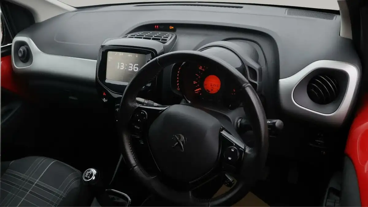 2017-peugeot-108-12-puretech-allure-hatchback-5d-big-8
