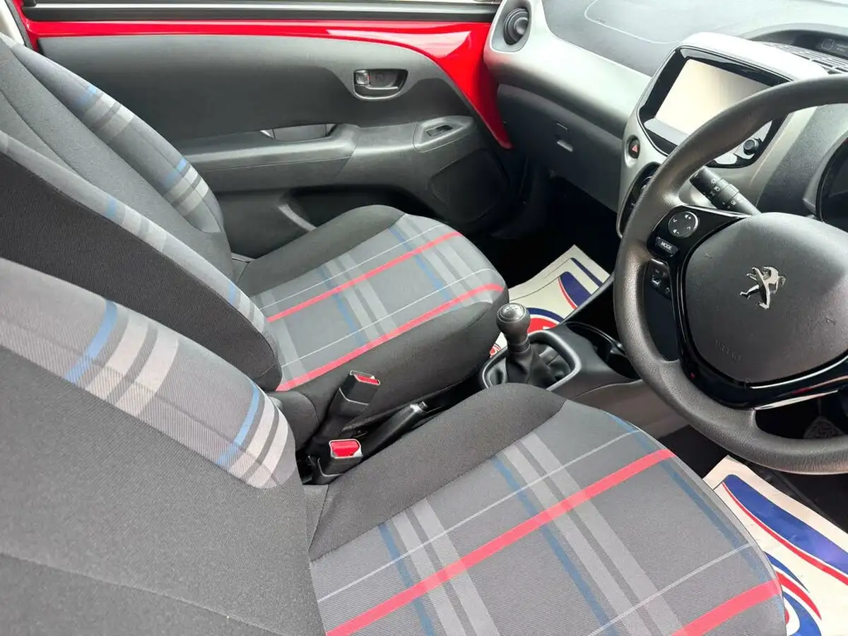 2016-peugeot-108-10-active-hatchback-3d-big-20