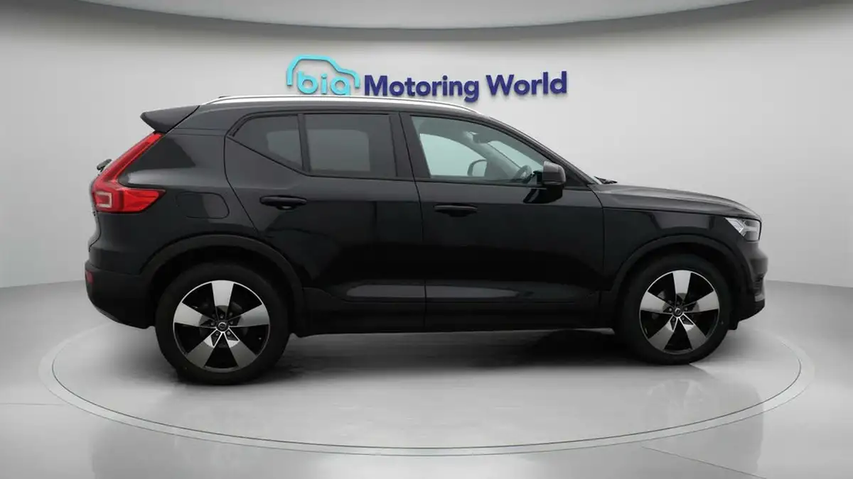 2019-volvo-xc40-20td-d3-momentum-big-8