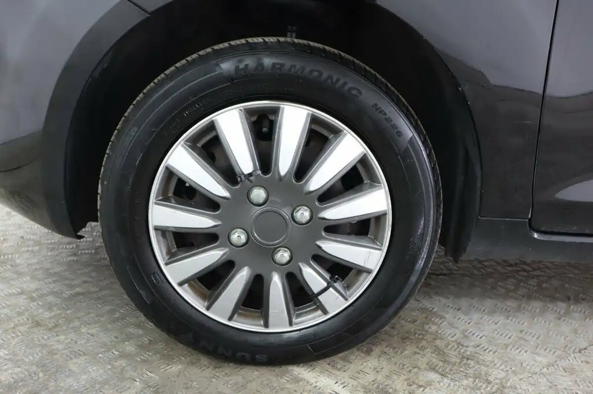 2009-ford-ka-12-studio-big-13