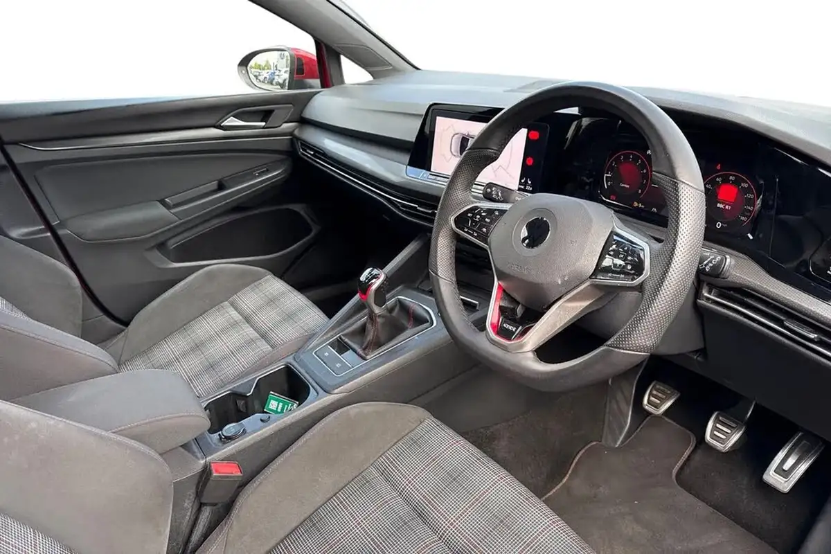 2021-volkswagen-golf-20-tsi-gti-big-13
