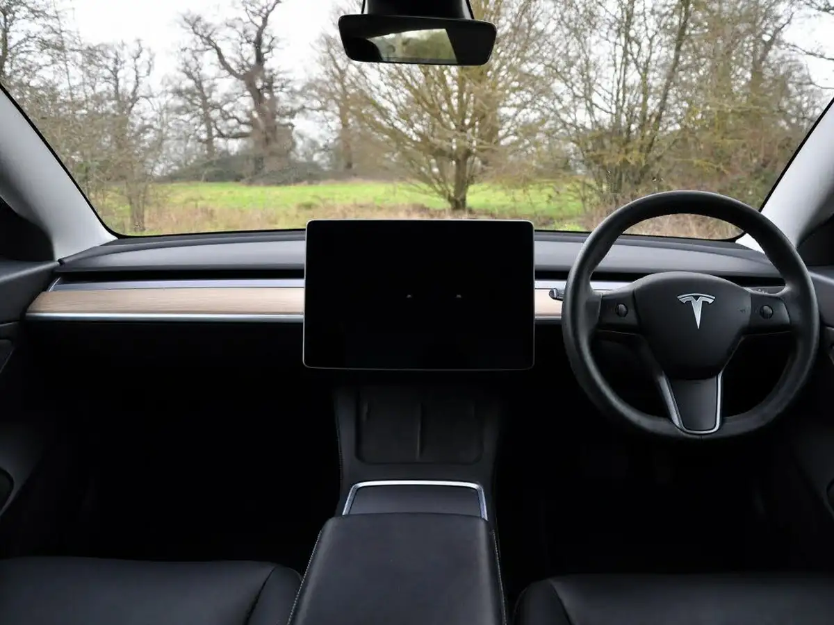2020-tesla-model-3-e-long-range-big-43