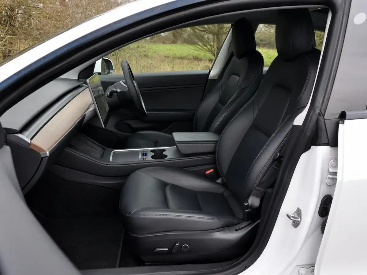 2020-tesla-model-3-e-long-range-big-39