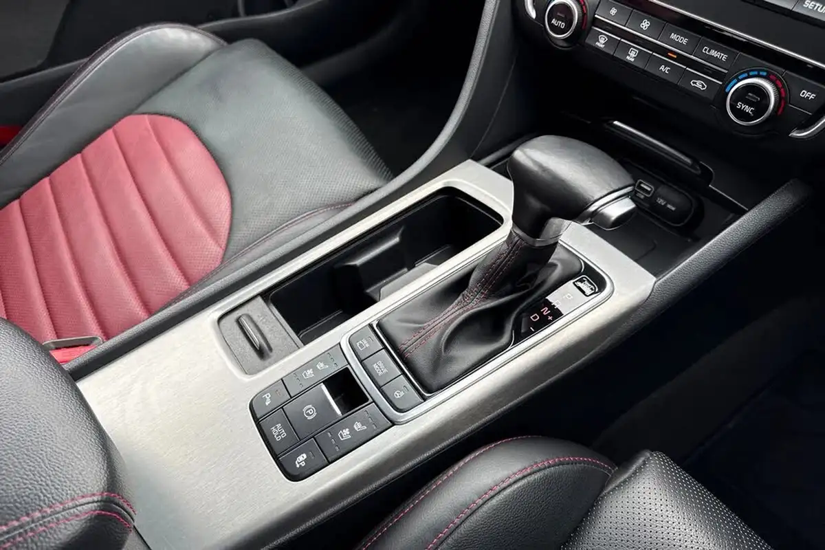 2018-kia-optima-20-t-gdi-gt-big-57