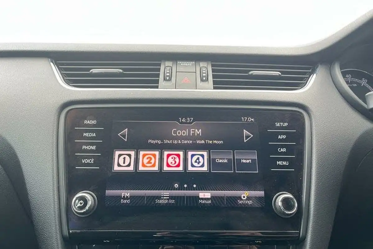2018-skoda-octavia-10-tsi-se-estate-big-27