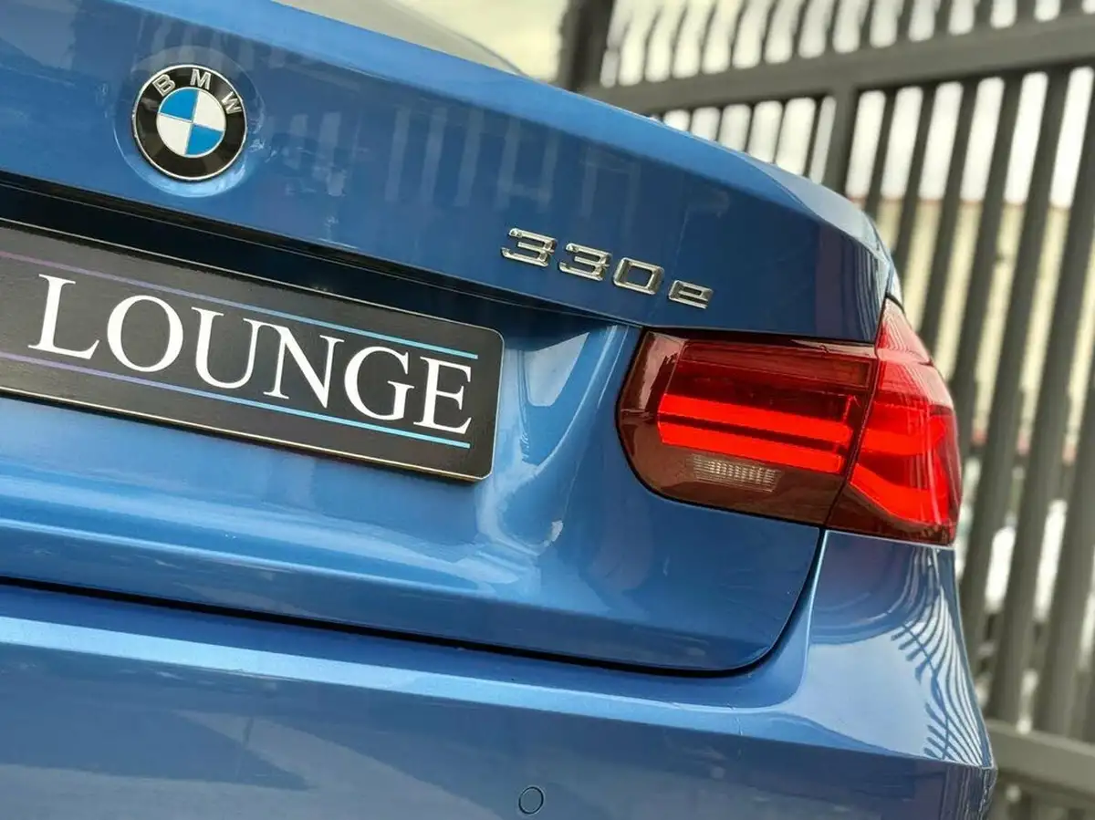 2018-bmw-3-series-20-330e-m-sport-shadow-edition-big-13
