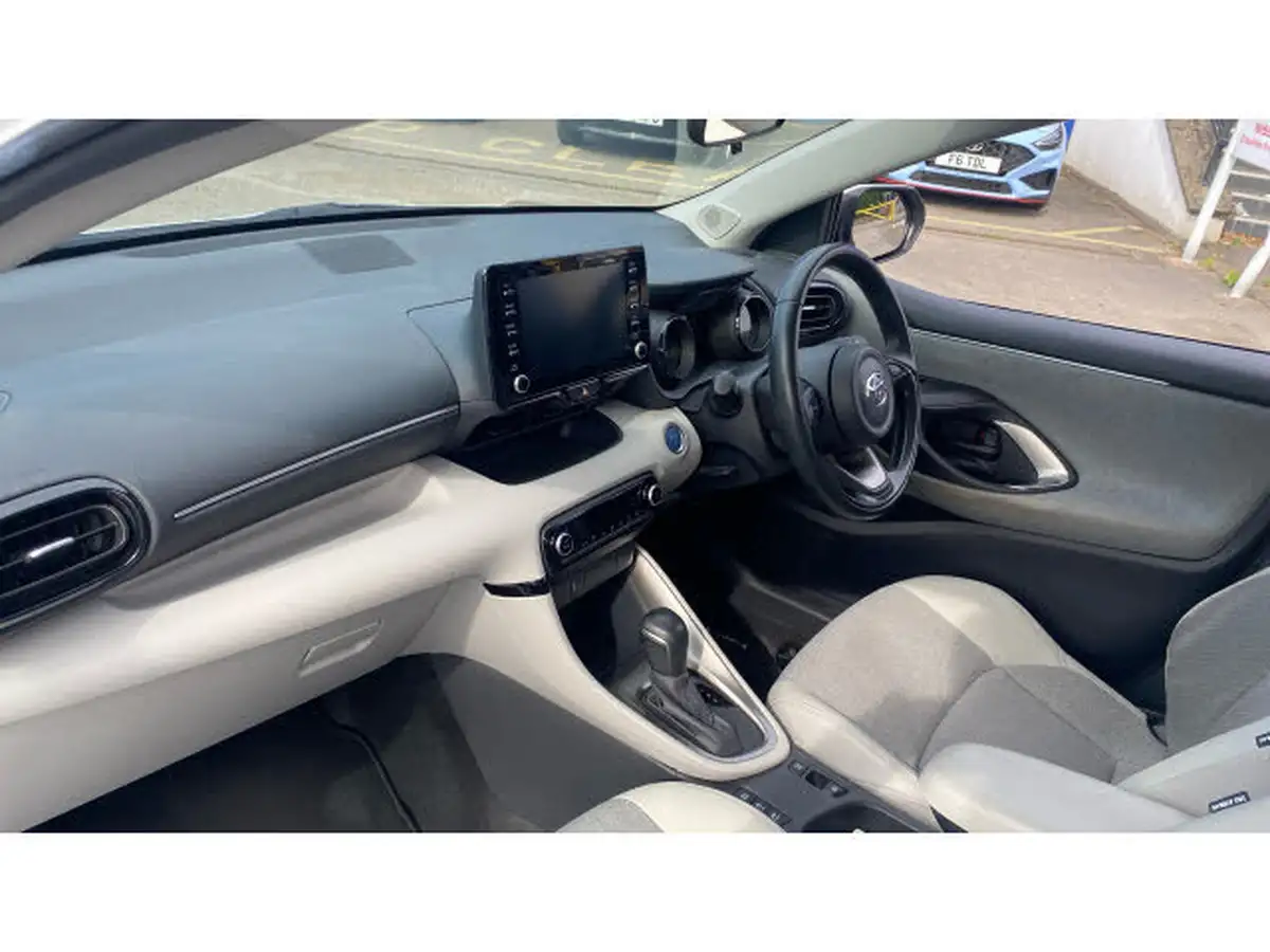 2021-toyota-yaris-15-vvt-i-excel-big-8