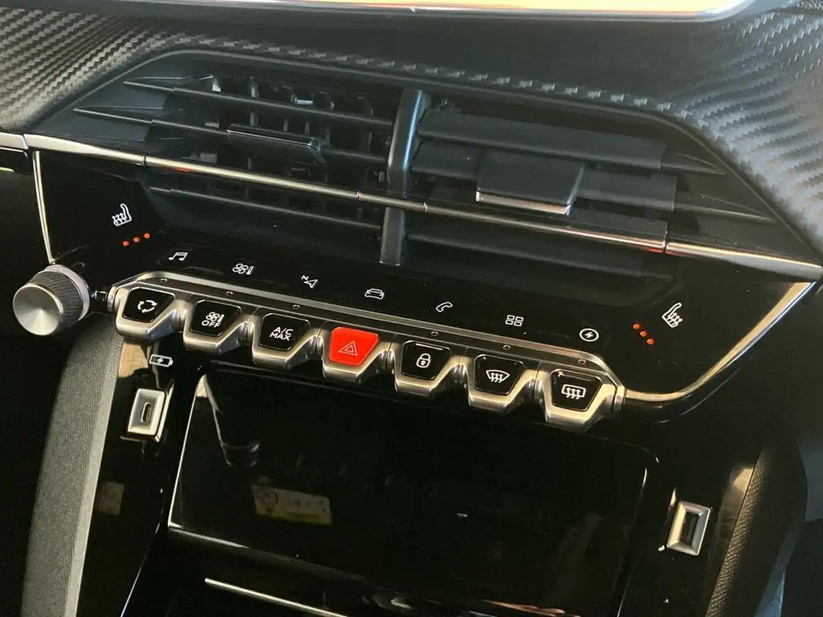 2021-peugeot-2008-suv-e-gt-50kwh-big-37