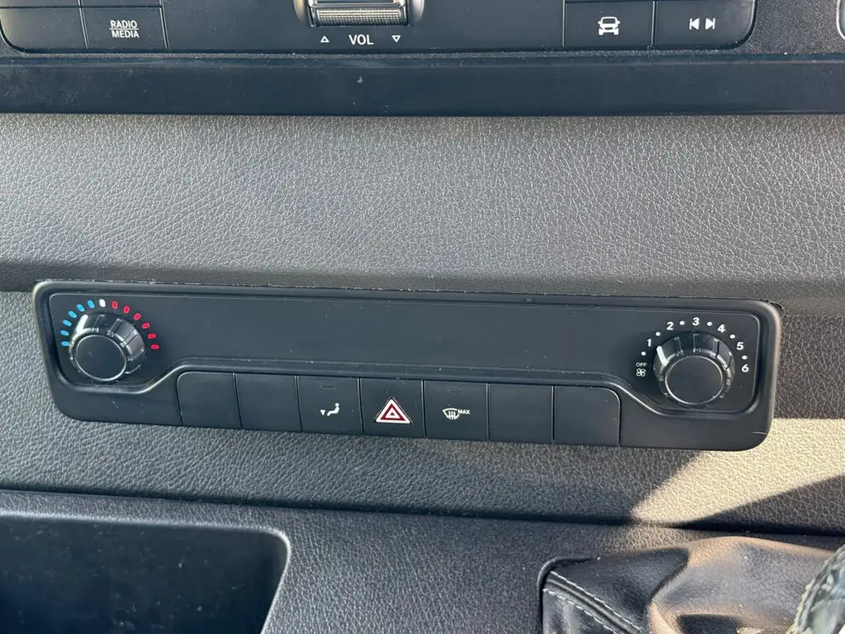 2018-mercedes-benz-sprinter-21cdi-311-l2h1-panel-van-rwd-eco-gear-360-big-20