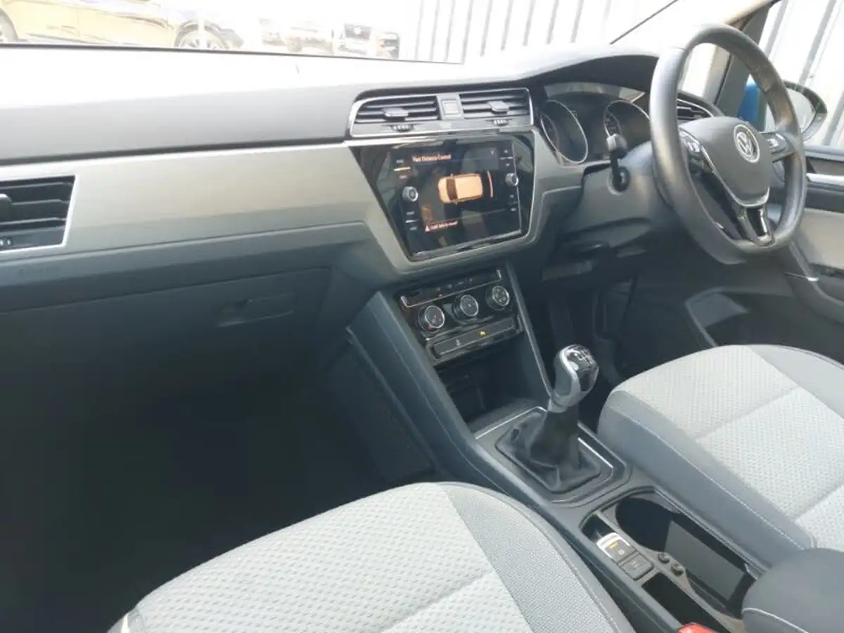 2021-volkswagen-touran-15-tsi-se-family-big-18