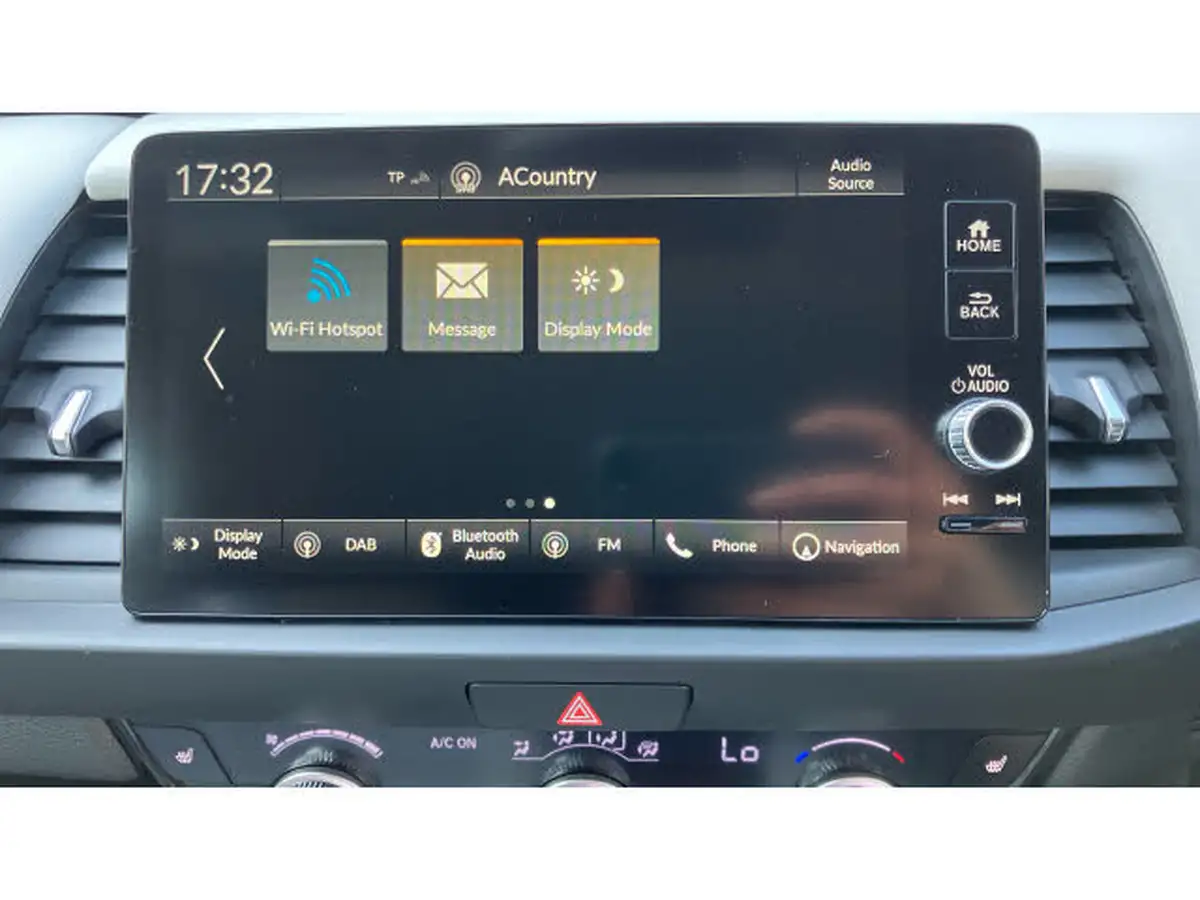 2020-honda-jazz-15-i-mmd-ex-big-24