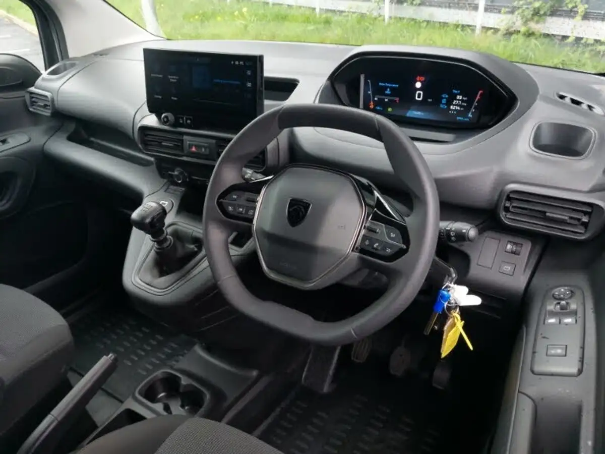 2024-peugeot-partner-15-bluehdi-professional-100pseu6d-big-2