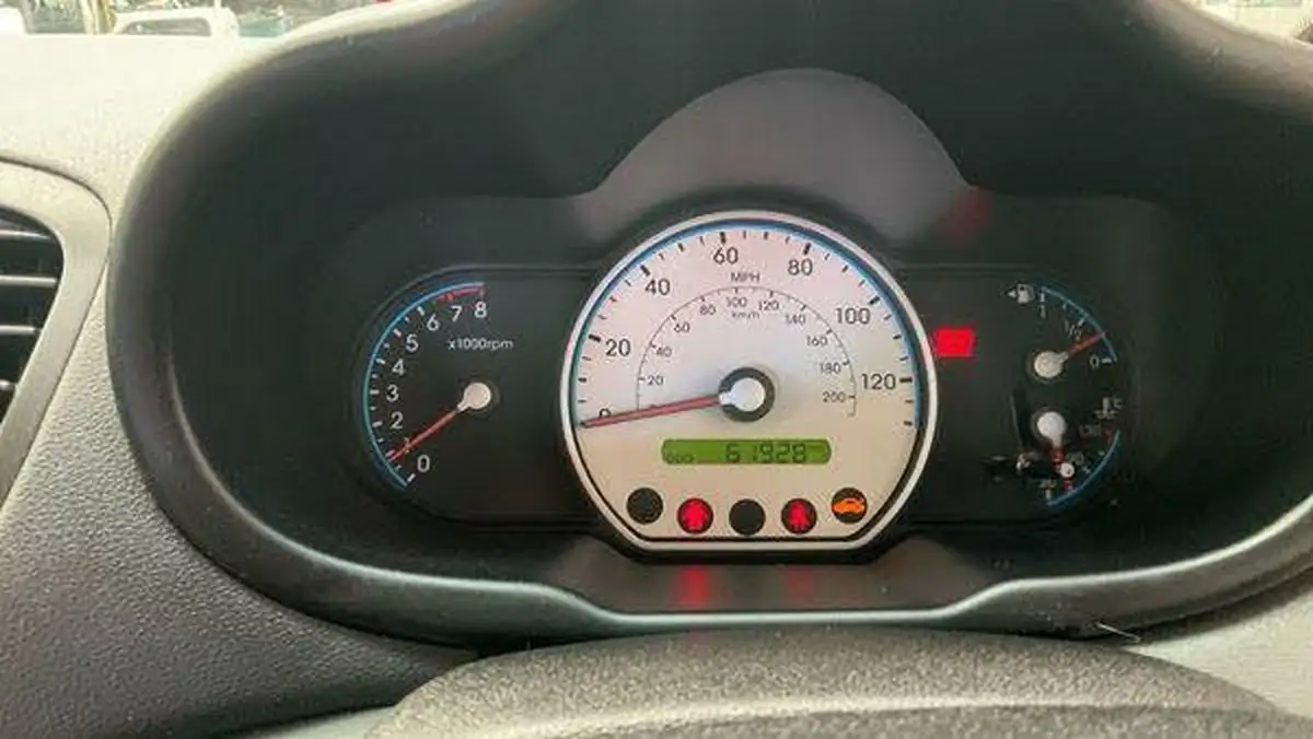 2010-hyundai-i10-12-classic-big-6