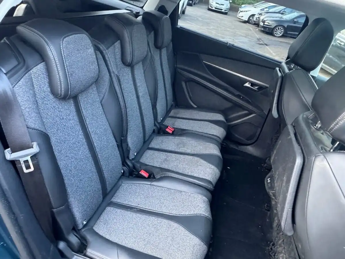 2017-peugeot-5008-suv-12-puretech-allure-eat6-big-15