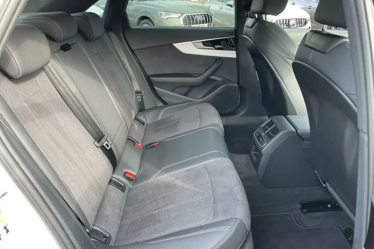 2022-audi-a4-20-35-tfsi-s-line-tronic-big-35