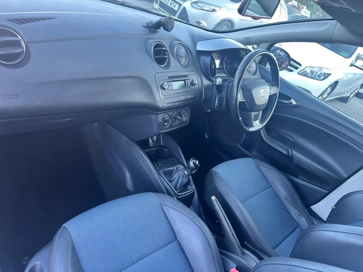 2014-seat-ibiza-12-i-tech-sports-tourer-5d-big-23
