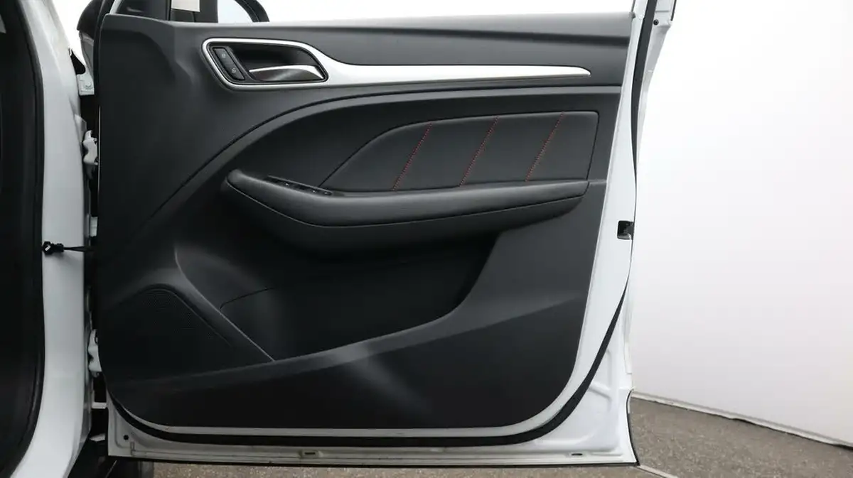 2020-mg-zs-suv-15-vti-tech-limited-edition-106ps-big-14