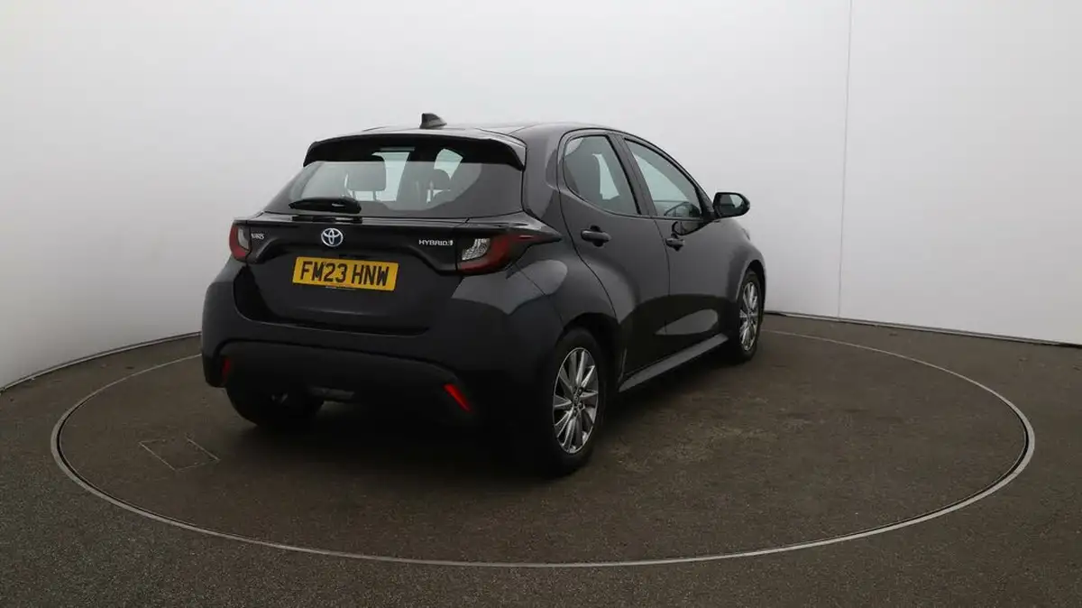 2023-toyota-yaris-15-vvt-i-icon-big-61