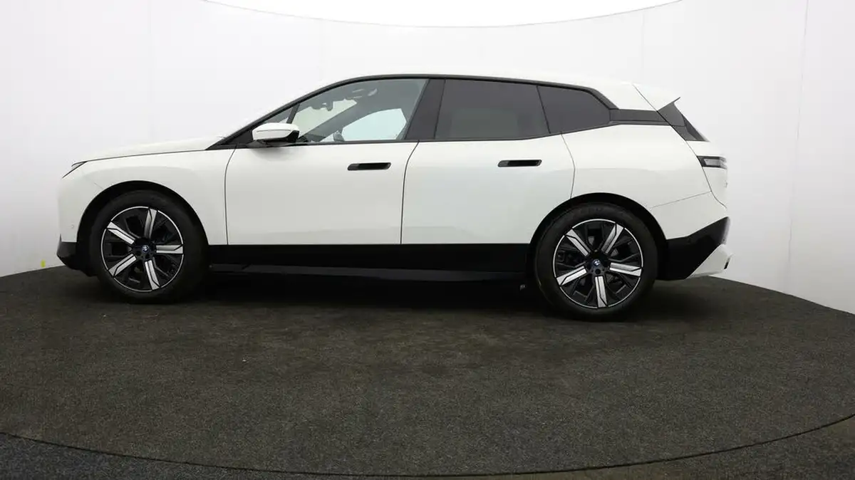2022-bmw-ix-e-xdrive-40-m-sport-big-68