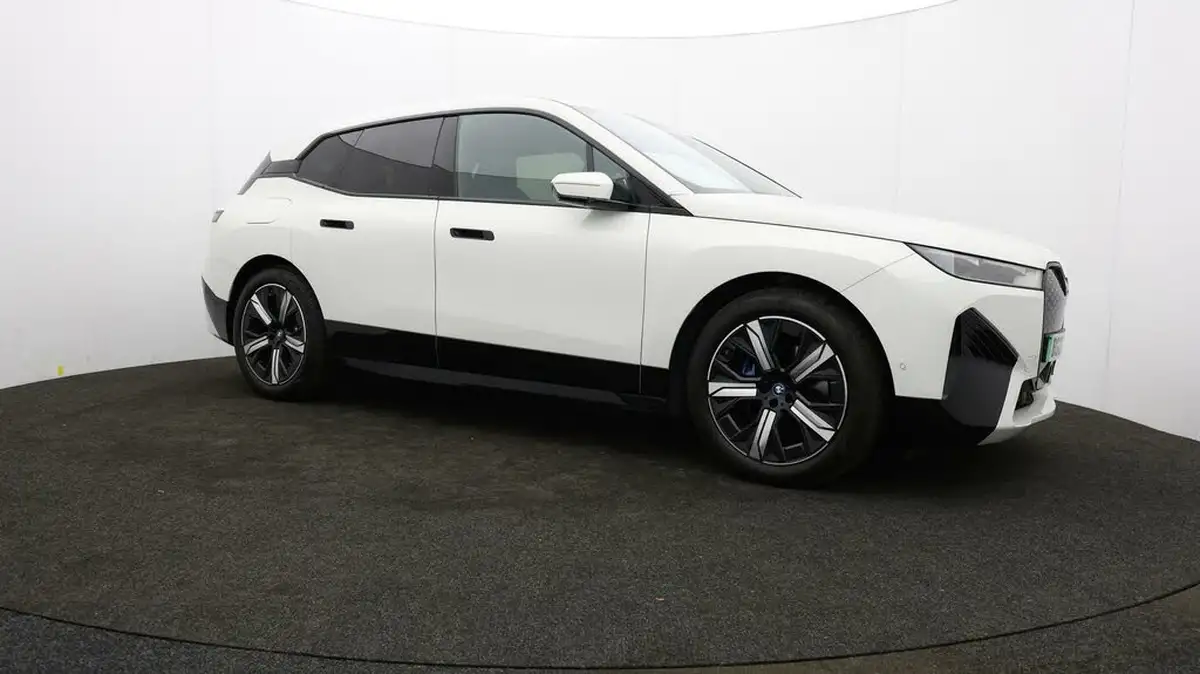 2022-bmw-ix-e-xdrive-40-m-sport-big-44