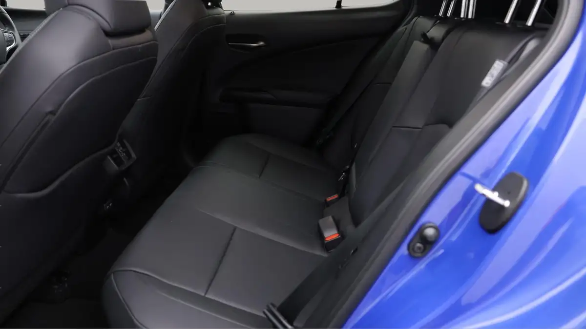 2021-lexus-ux-250h-20-takumi-big-15