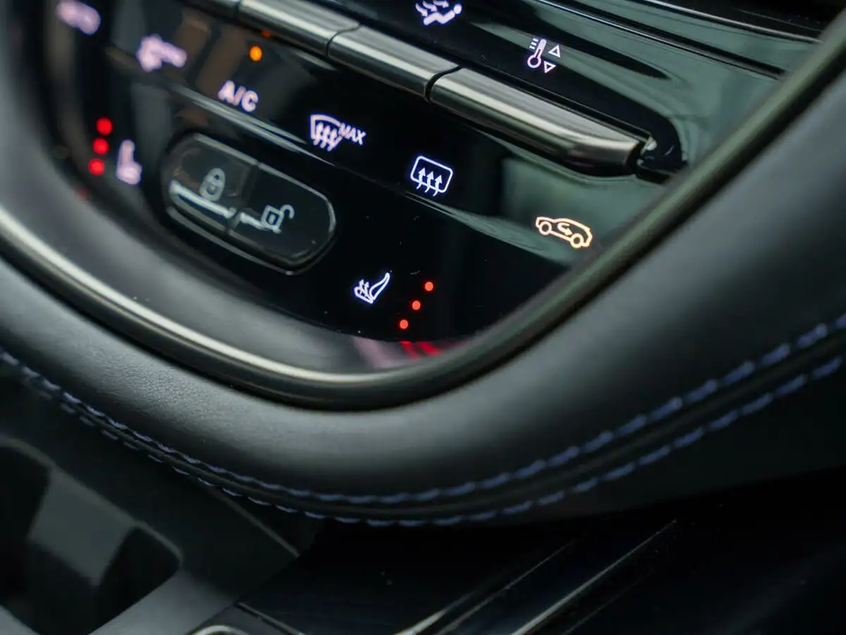 2021-aston-martin-dbx-40-v8-big-13