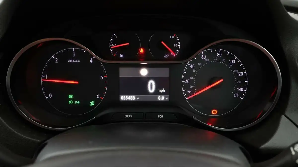 2019-vauxhall-grandland-x-15td-sport-nav-big-9