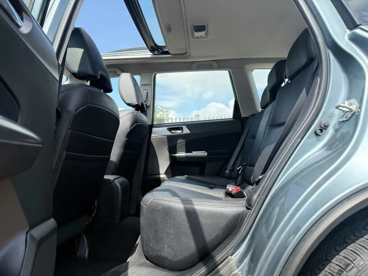2011-subaru-forester-20-xs-big-32