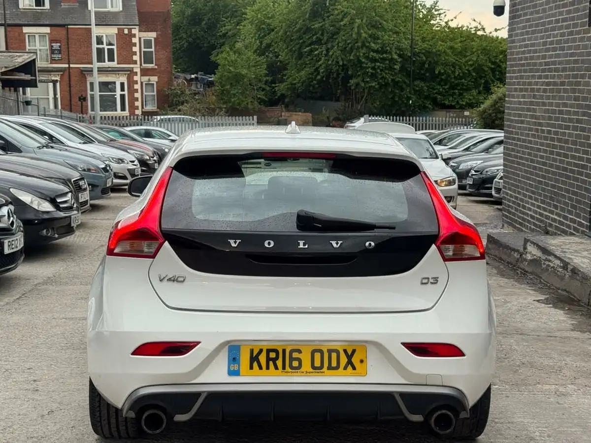 2016-volvo-v40-20td-d3-r-design-nav-big-11