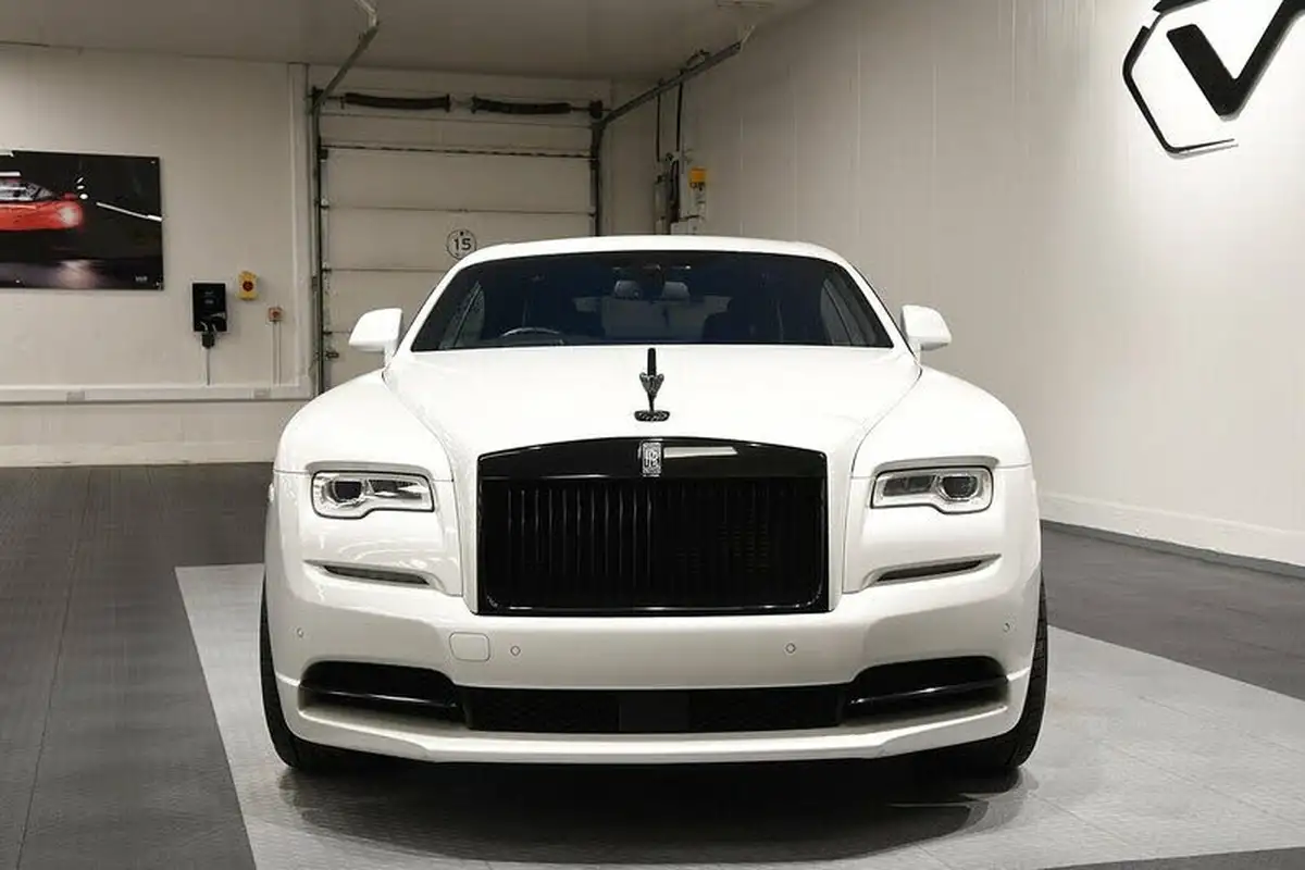 2017-rolls-royce-wraith-66-no-trim-big-33