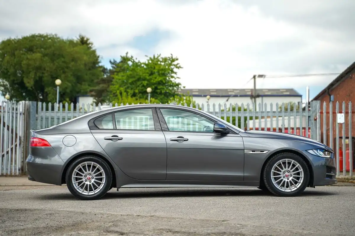 2017-jaguar-xe-20d-r-sport-163ps-ss-1999cc-big-2