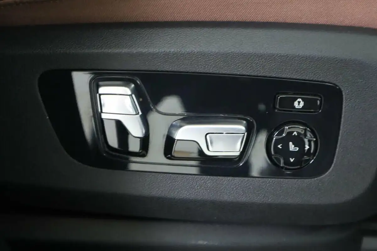 2022-bmw-x7-30td-xdrive-40d-m-sport-big-30