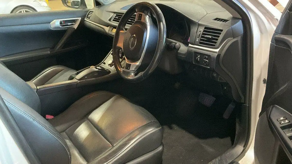 2012-lexus-ct-200h-18-se-l-cruise-big-4