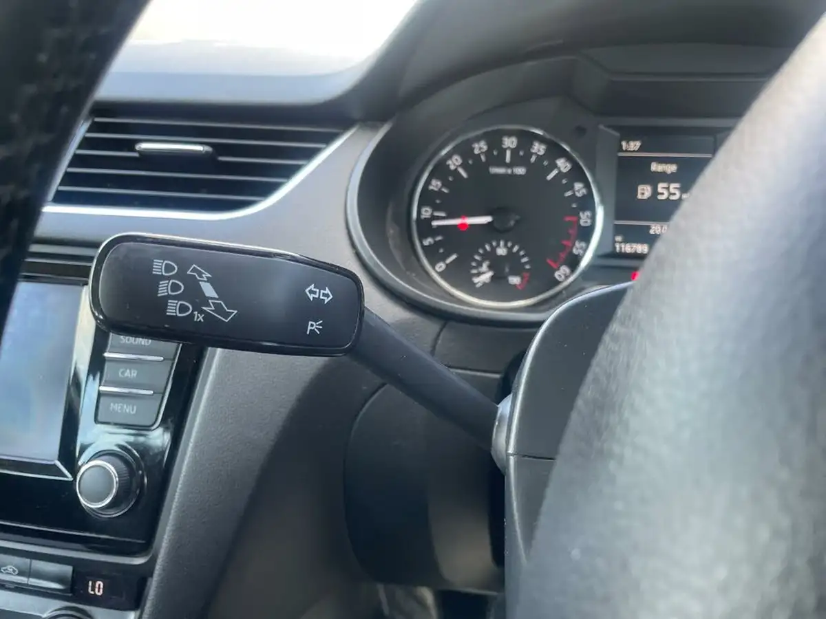 2016-skoda-octavia-20tdi-se-estate-big-21
