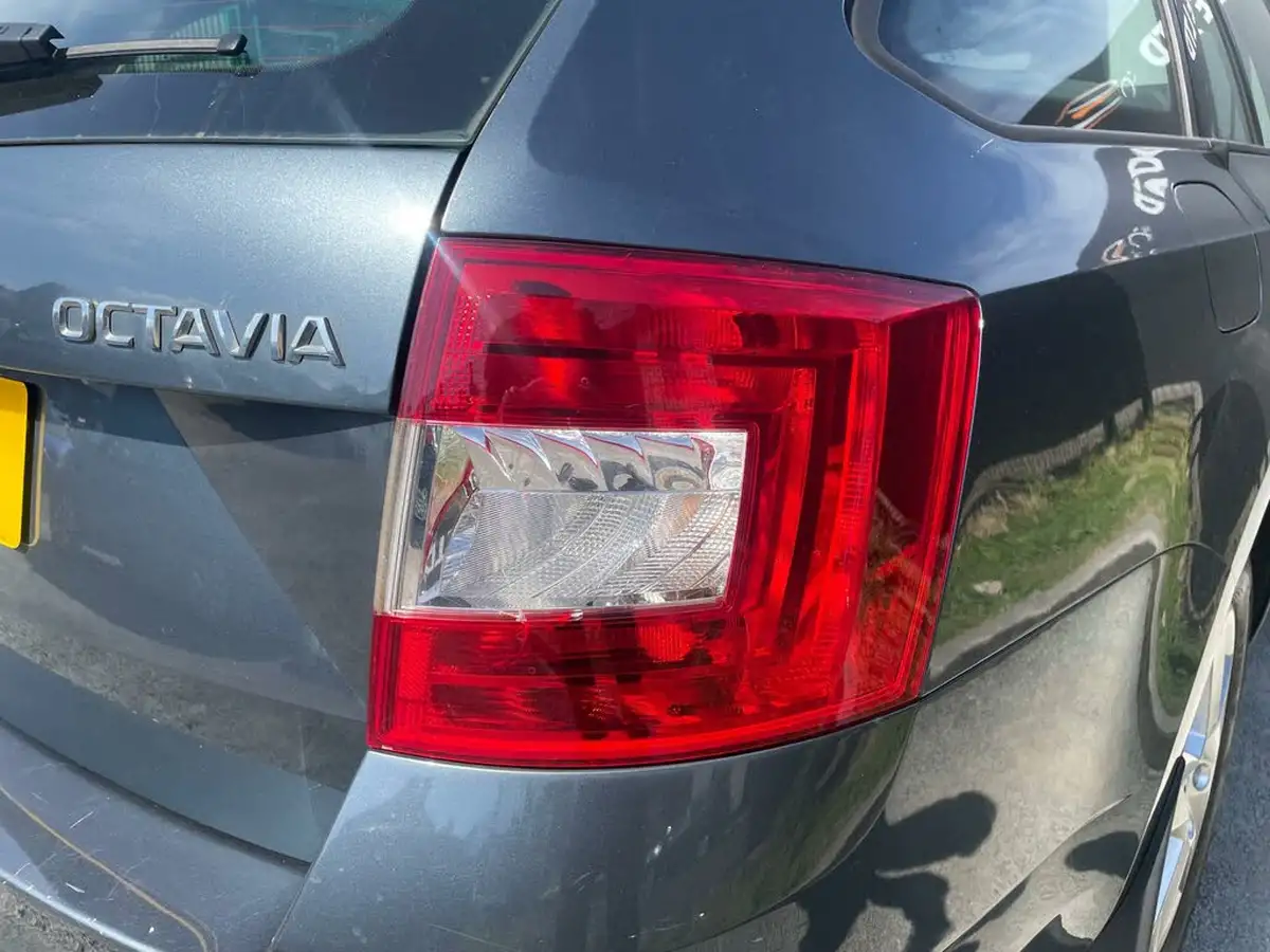 2016-skoda-octavia-20tdi-se-estate-big-73