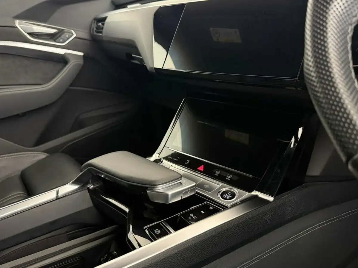 2021-audi-e-tron-50e-s-line-sportback-big-25