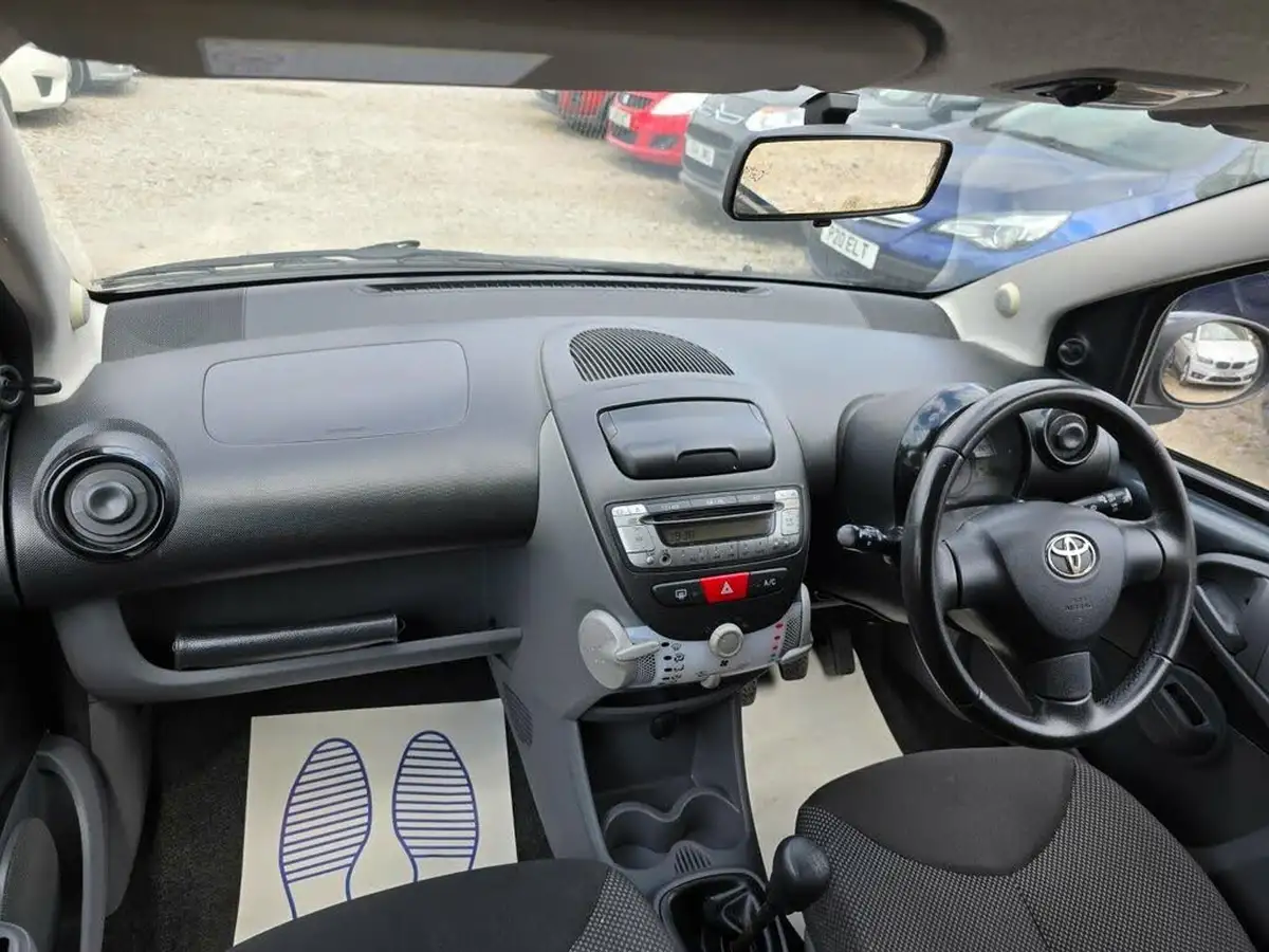 2011-toyota-aygo-10-aygo-go-vvt-i-5d-big-16