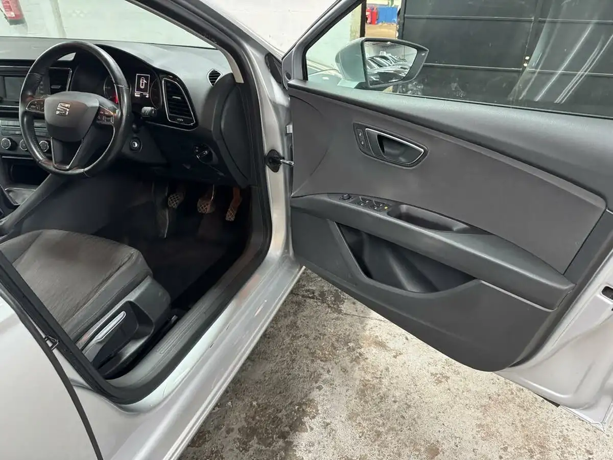 2013-seat-leon-20td-se-big-36
