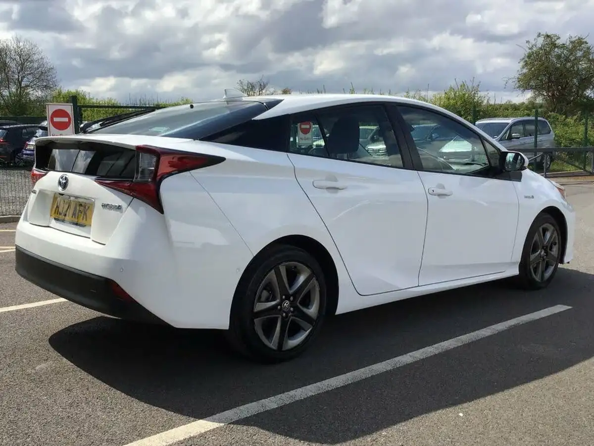 2021-toyota-prius-18-vvt-i-business-edition-plus-cvt-big-9