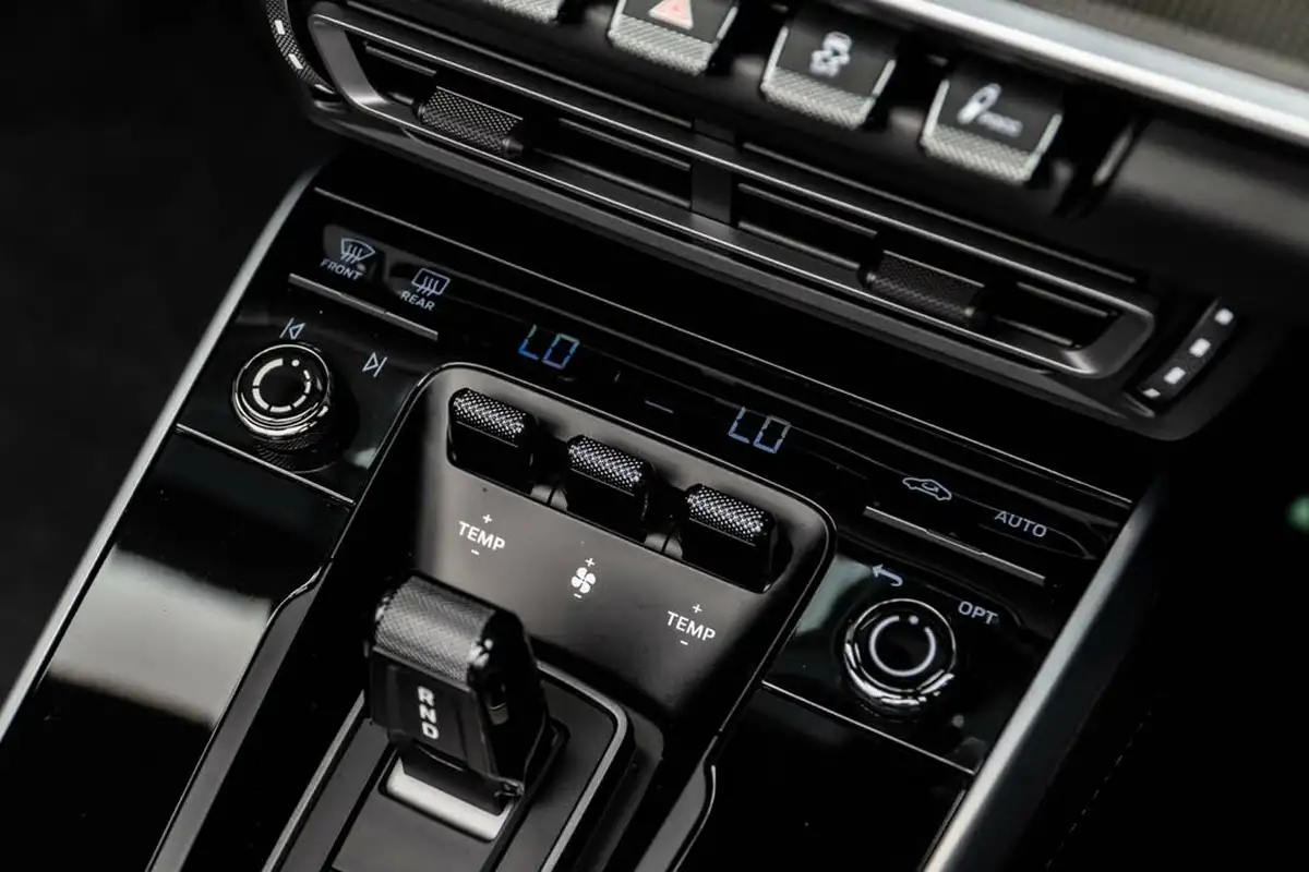 2023-porsche-911-38-turbo-s-awd-turbo-cabriolet-big-29