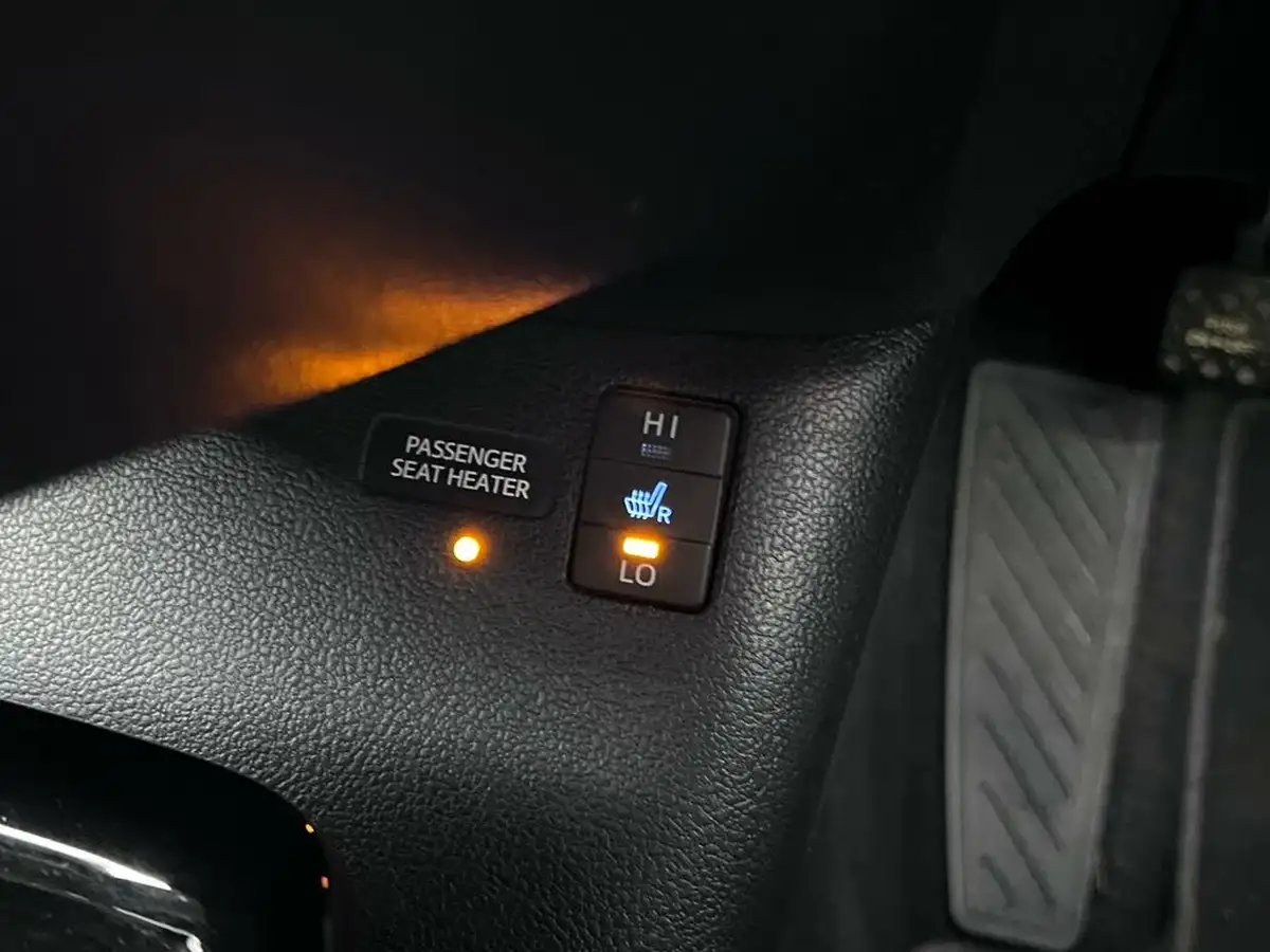 2019-toyota-prius-18-vvt-i-business-edition-plus-ss-cvt-big-37