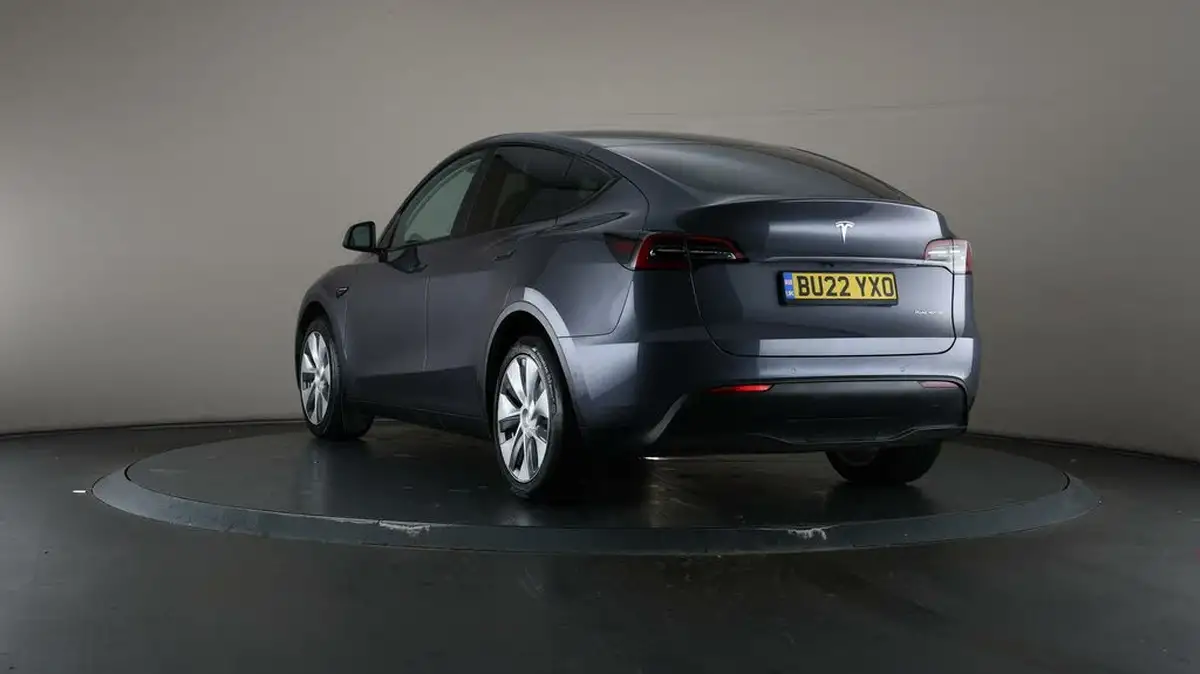 2022-tesla-model-y-e-long-range-big-60